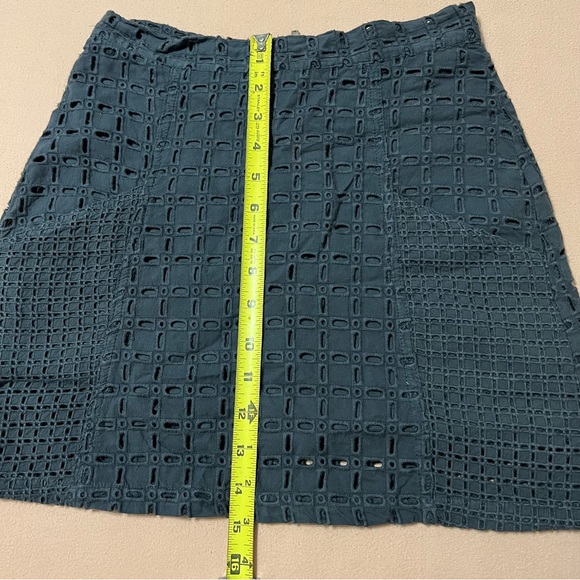 Like new* eyelet mini skirt - Picture 4 of 8